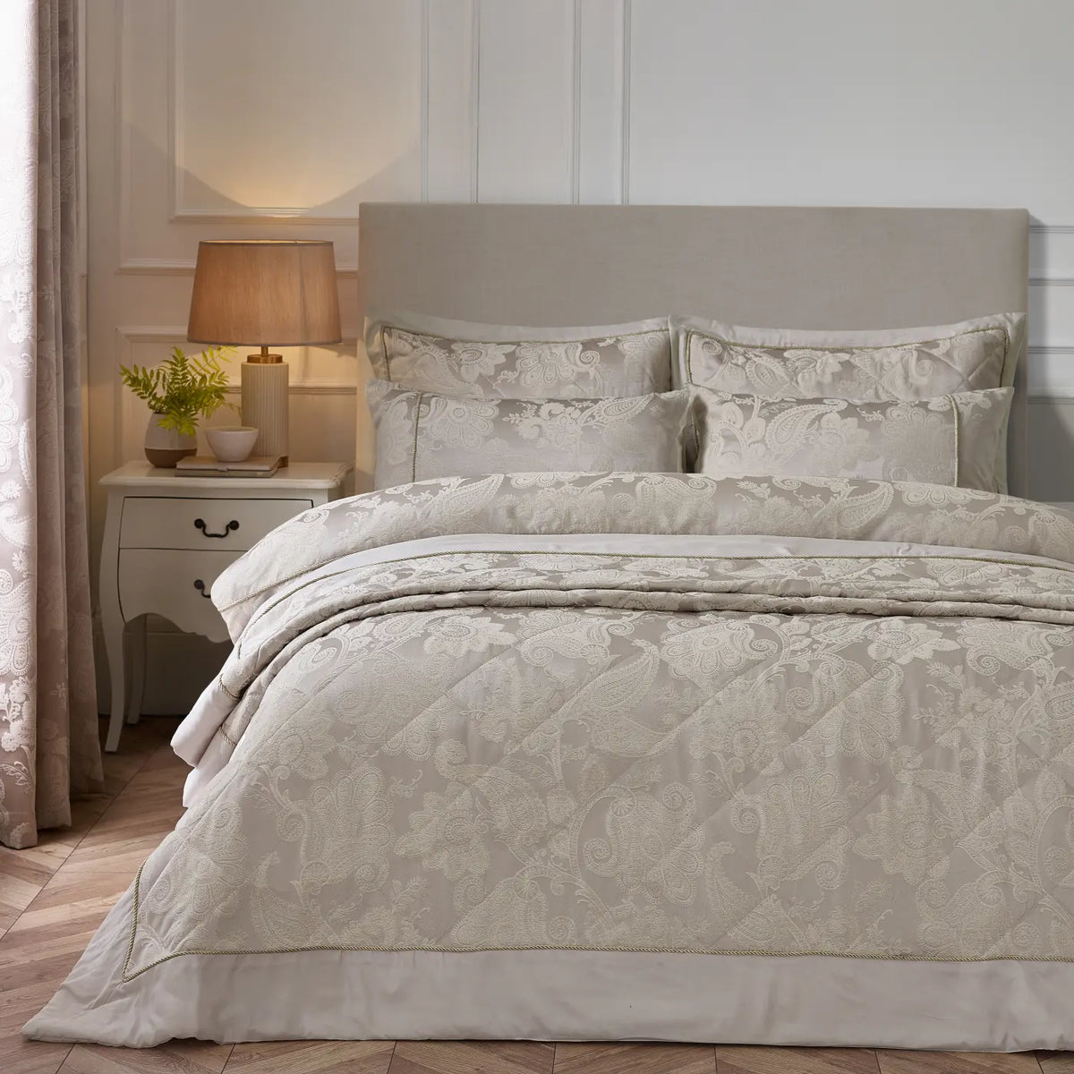 Bedspreads, Pillow Shams & Bed Runners