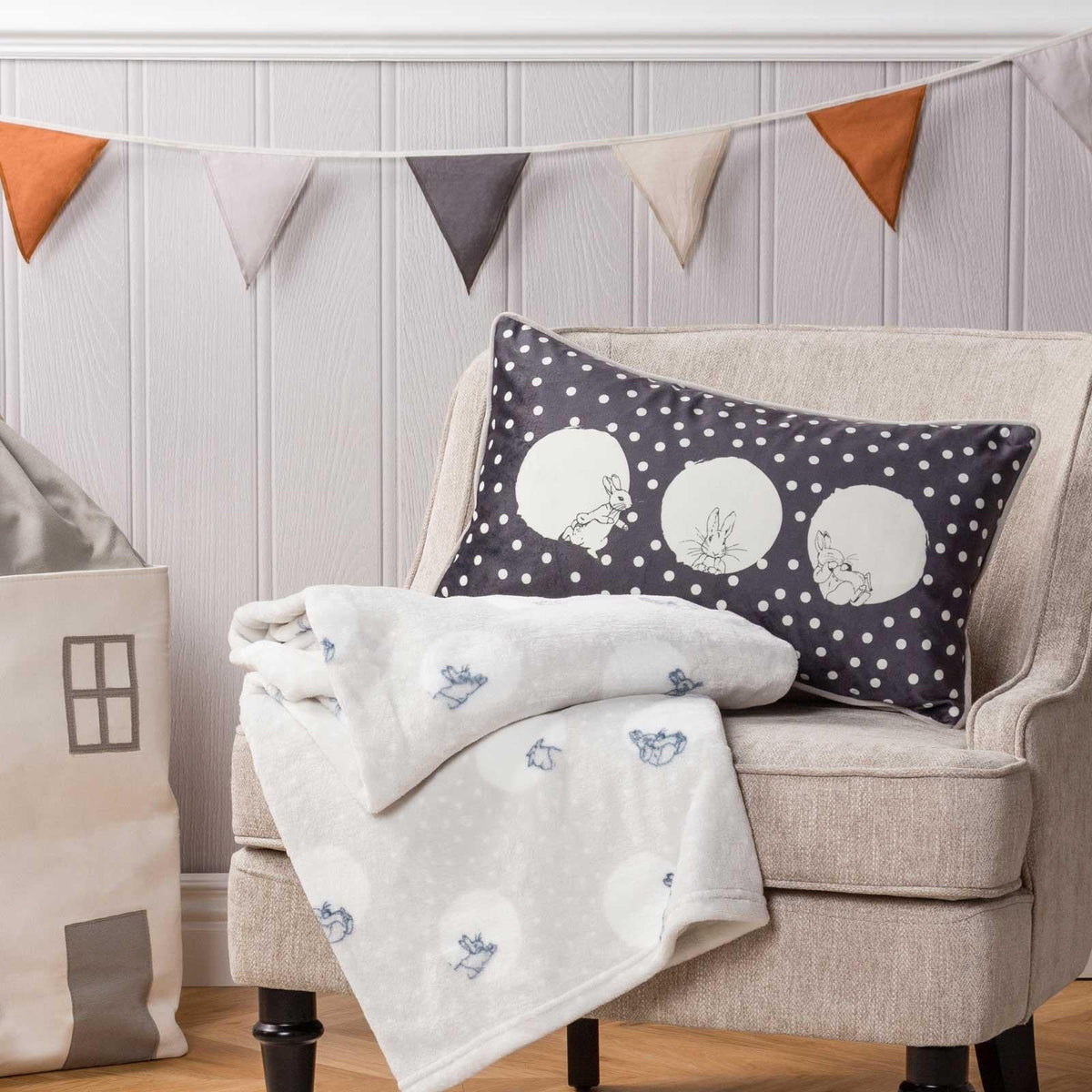 Geometric Throws & Blankets