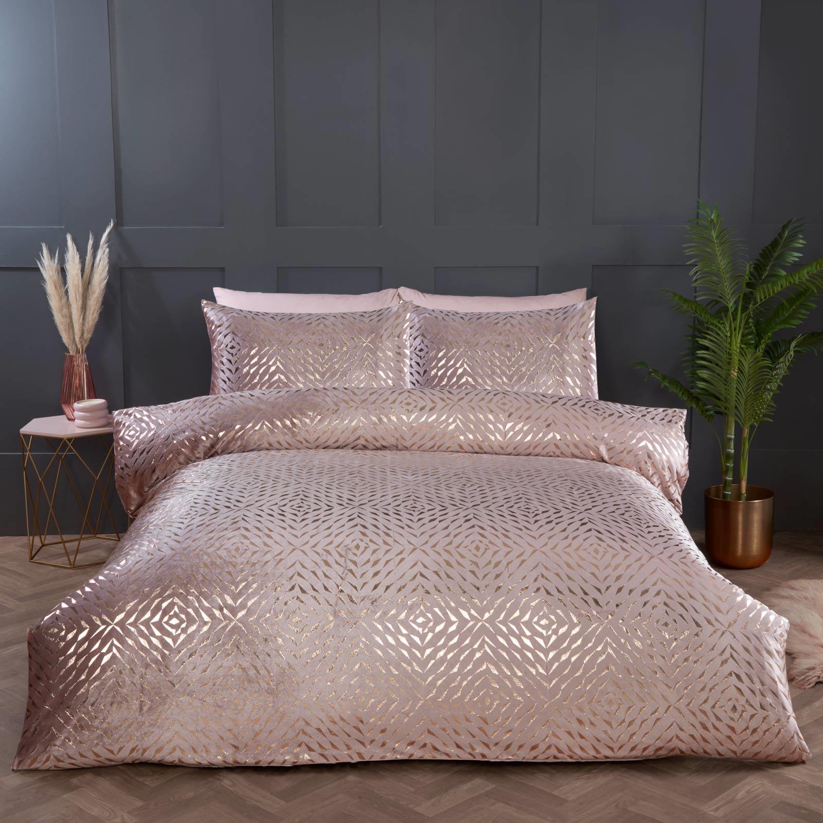 Bellagio Metallic Velvet Duvet Cover Set by Rapport Home