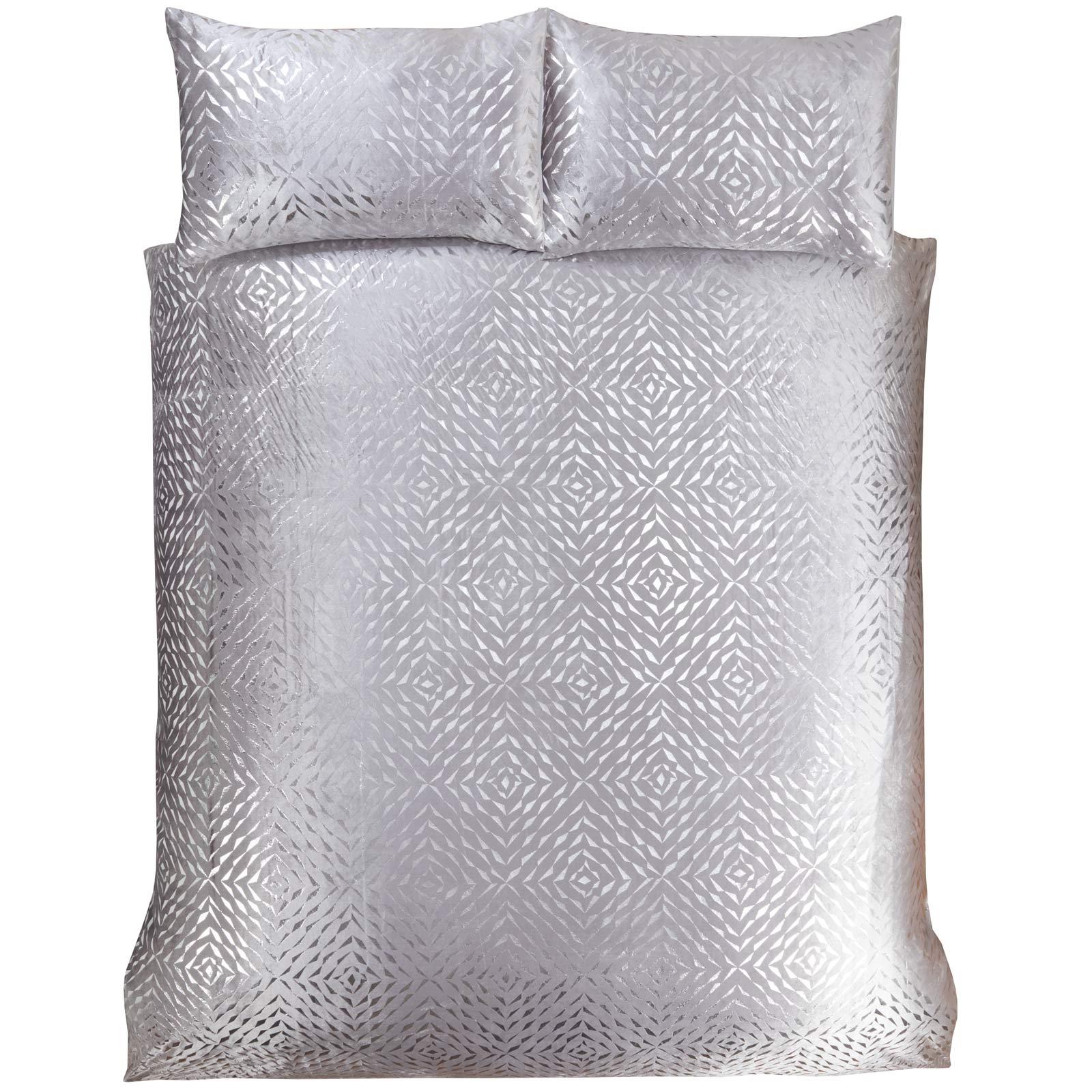 Bellagio Metallic Velvet Duvet Cover Set by Rapport Home
