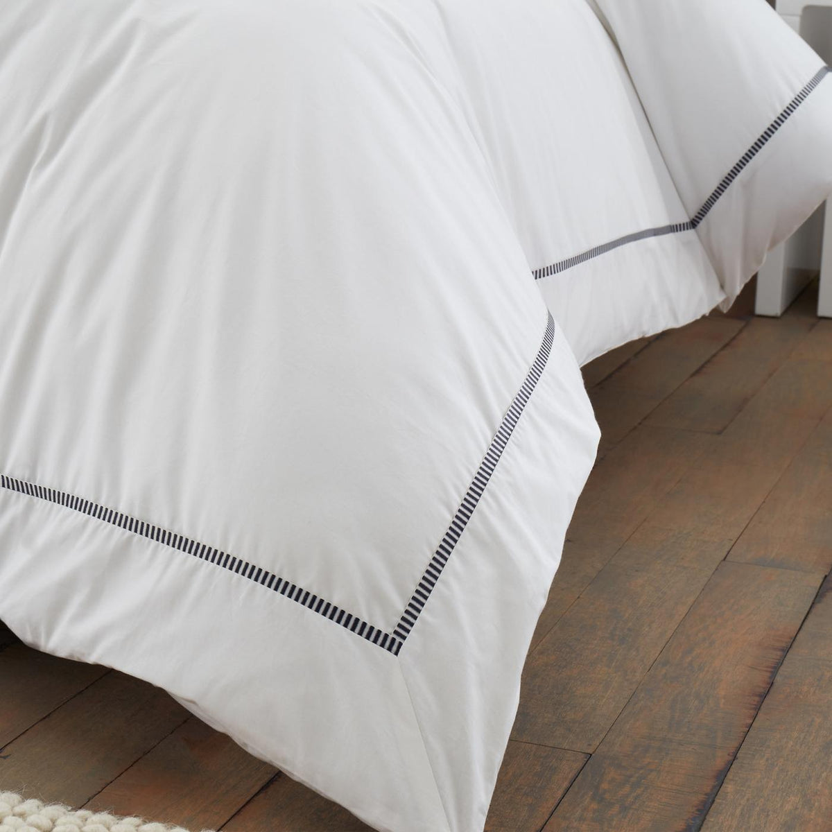 Bianca Contrast Trim 200 Thread Count Cotton Duvet Cover Set - White / Black image 4