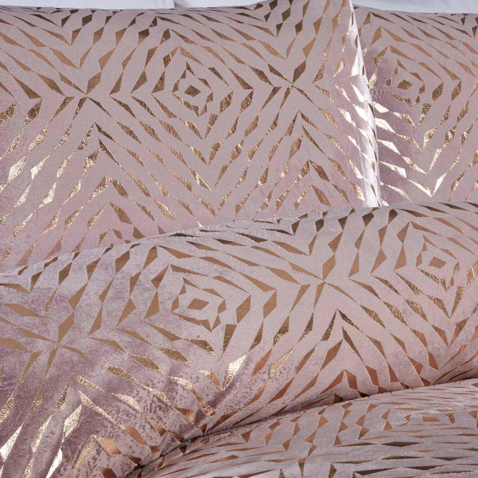 Bellagio Metallic Velvet Duvet Cover Set by Rapport Home