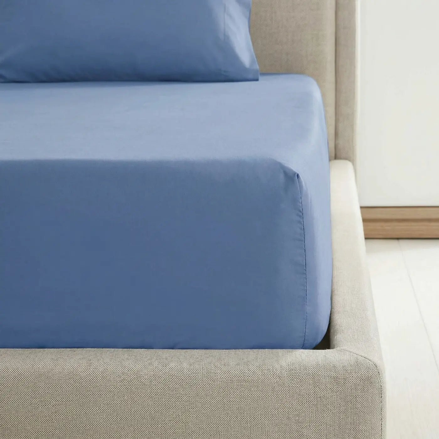 Percale 180 Thread Count Extra Deep Fitted Sheet 40cm Deep