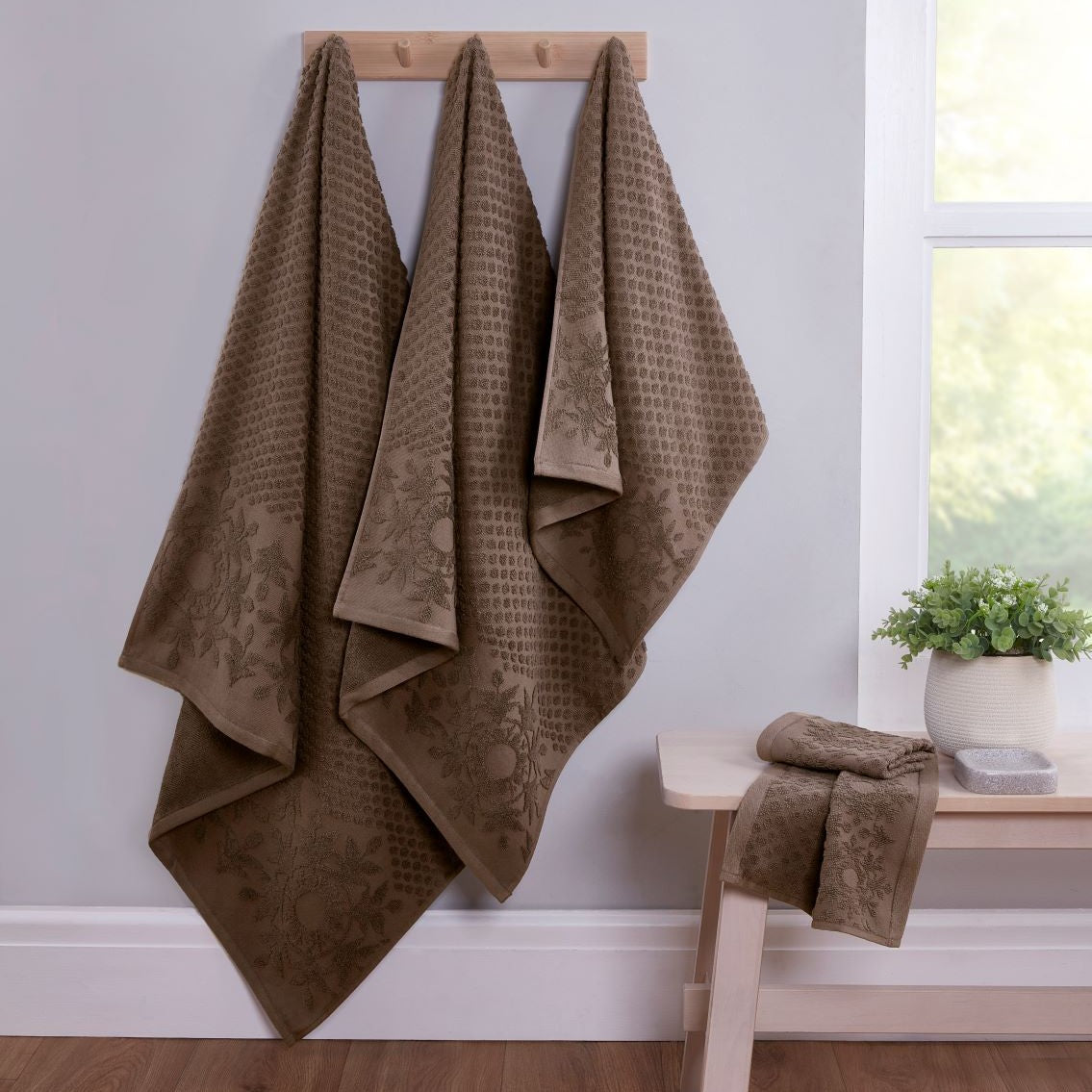 Versailles Jacquard 500gsm Cotton Towels by Rapport Home